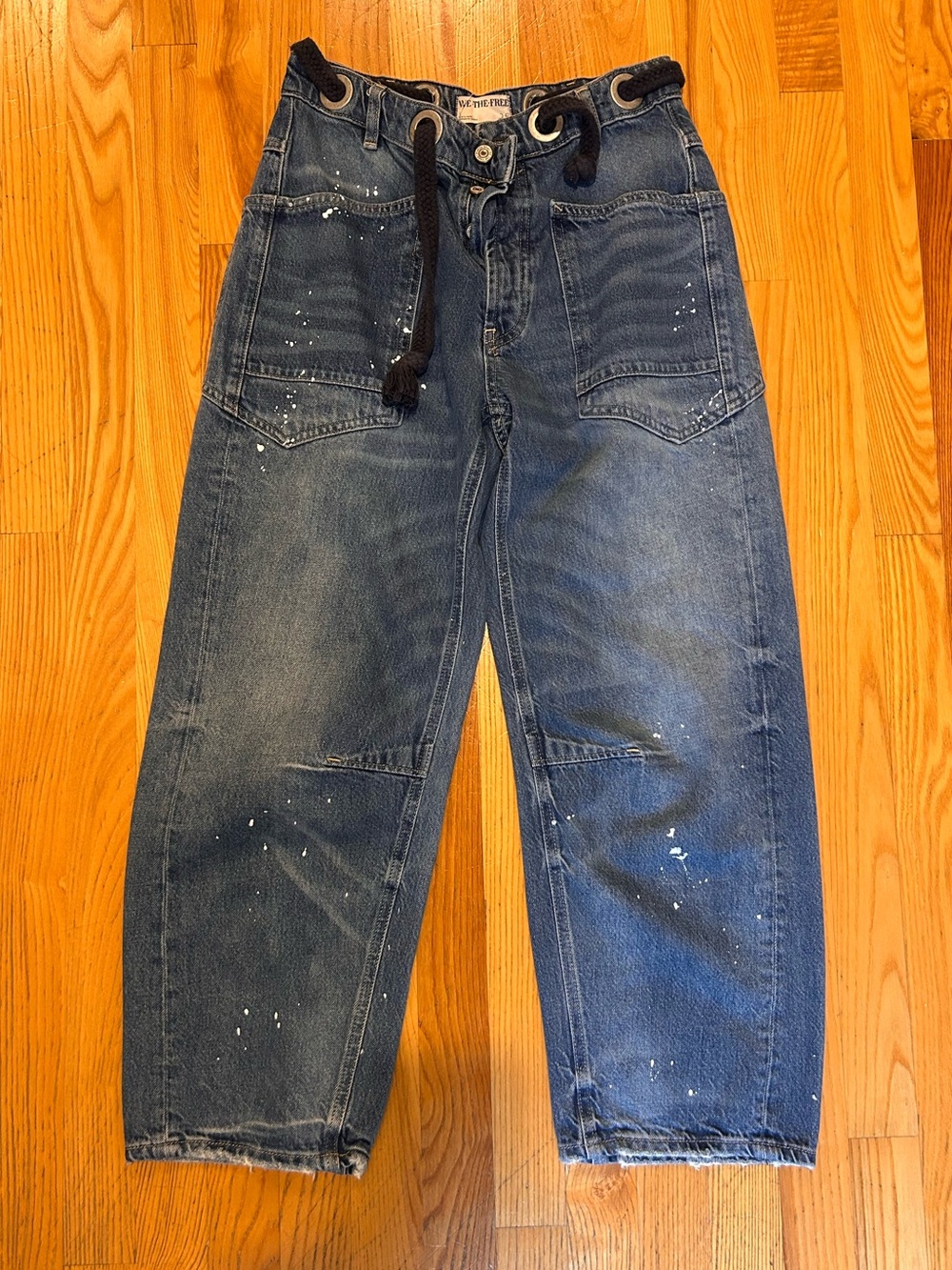 FREE PEOPLE distressed barrel jeans